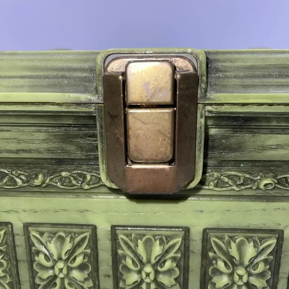 VINTAGE MAX KLEIN GREEN ORNATE‎ PLASTIC SEWING KEEPSAKE BOX